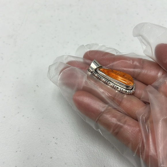 Vintage Spiny Oyster pendant in a Sterling silver by R Tom - Picture 6 of 10